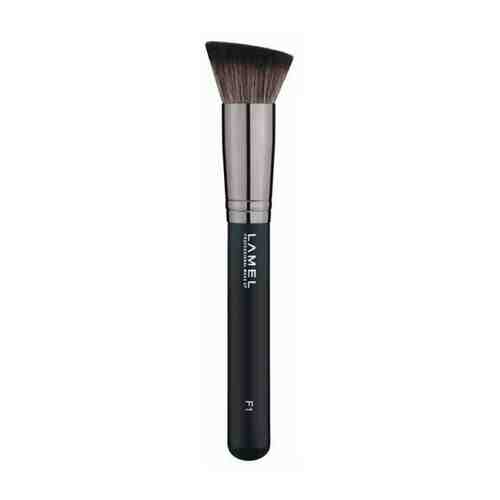 Кисть для тональной основы Lamel Professional Foundation Brush 63 г