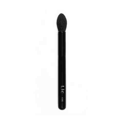 Lic Кисть для хайлайтера и коррекции средняя Makeup Artist Brush G05